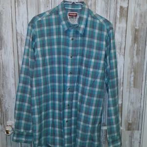 Wrangler shirt size medium